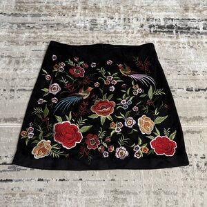 Black skirt with floral embroidery